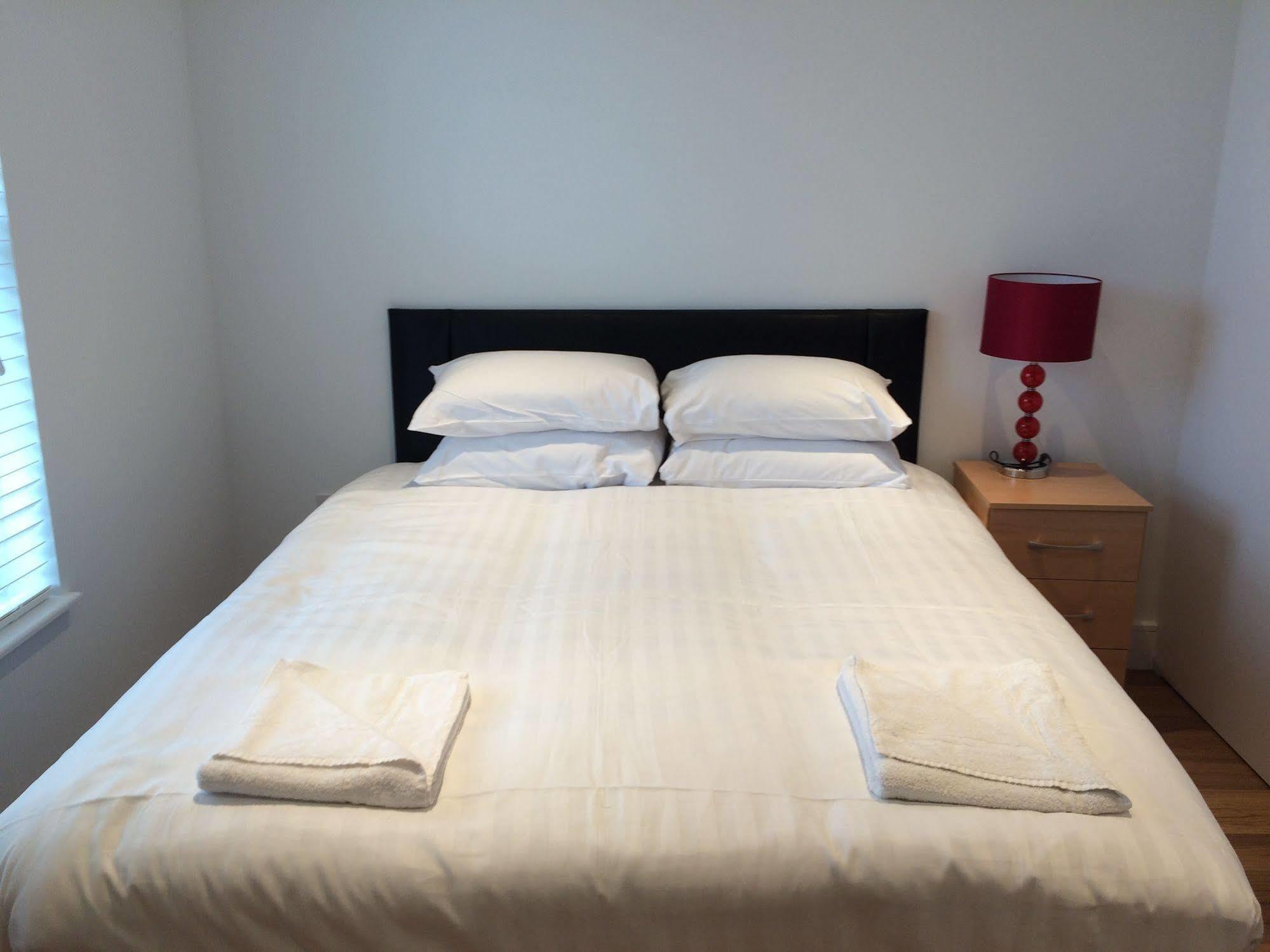 Апартаменты Access West Kensington Лондон Экстерьер фото