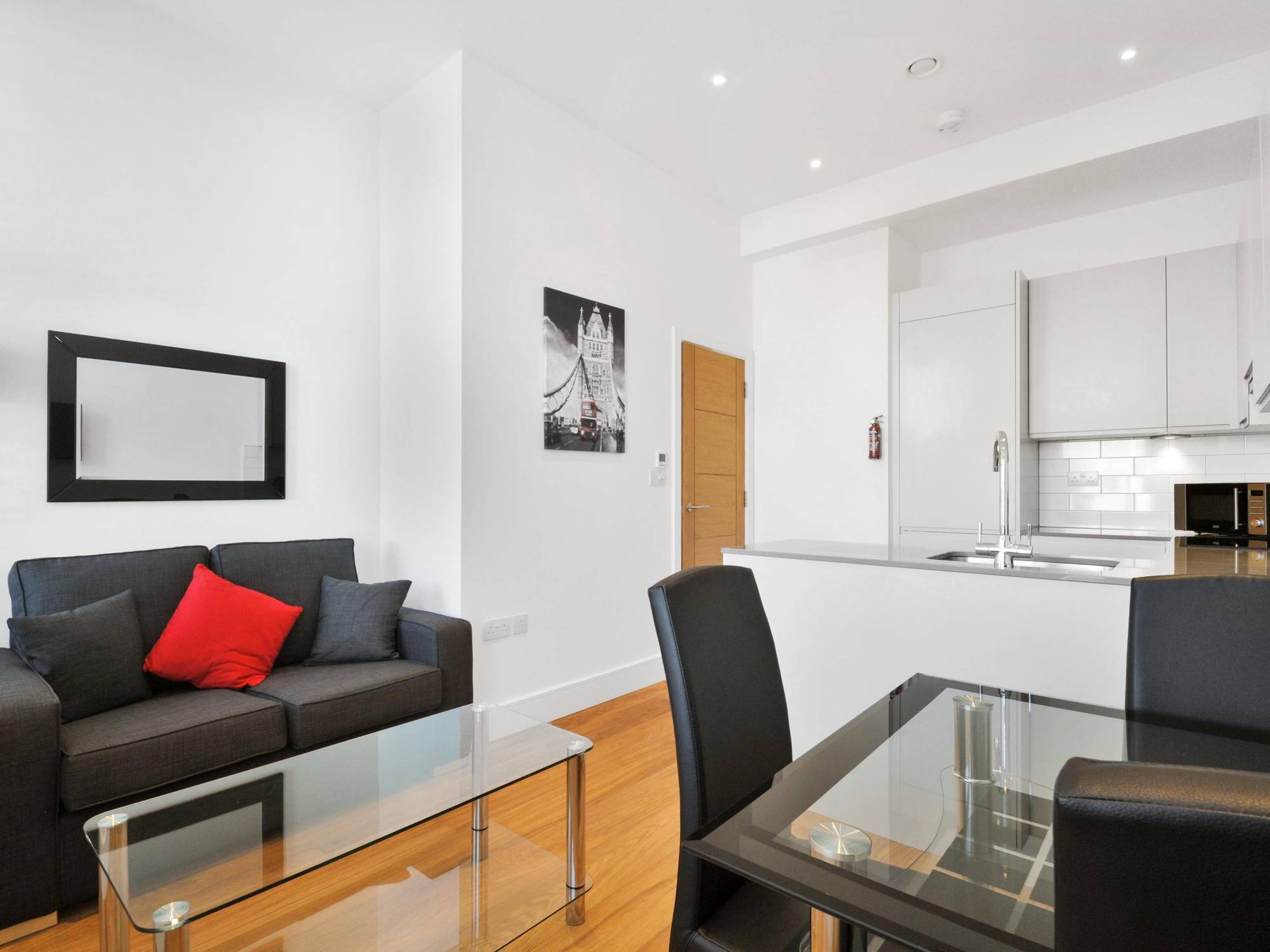Апартаменты Access West Kensington Лондон Экстерьер фото