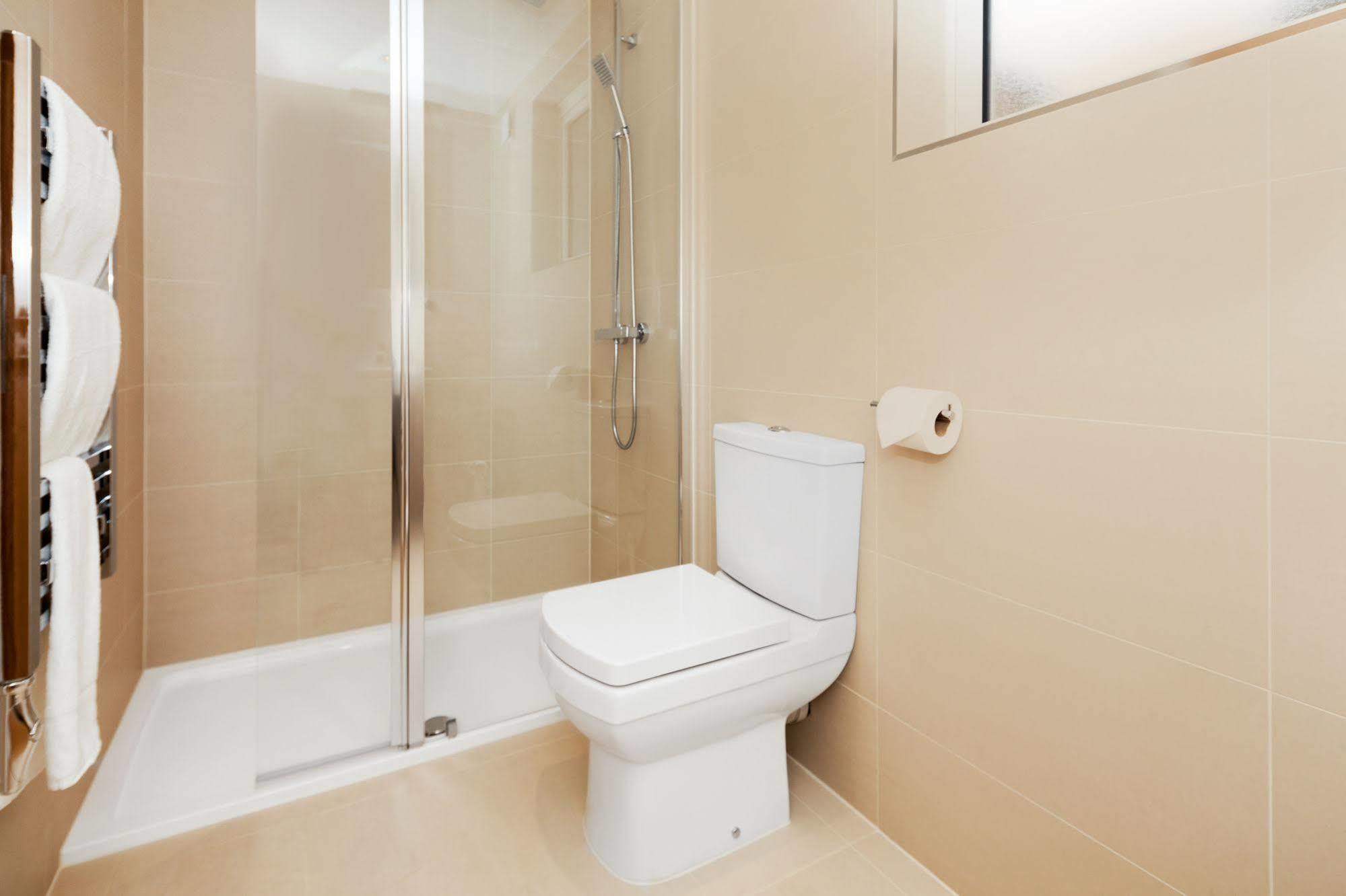 Апартаменты Access West Kensington Лондон Экстерьер фото