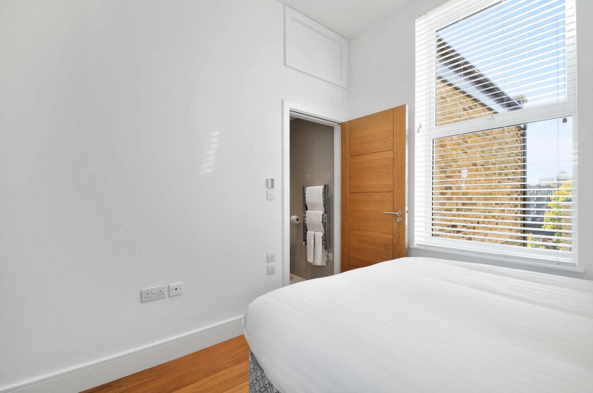 Апартаменты Access West Kensington Лондон Экстерьер фото