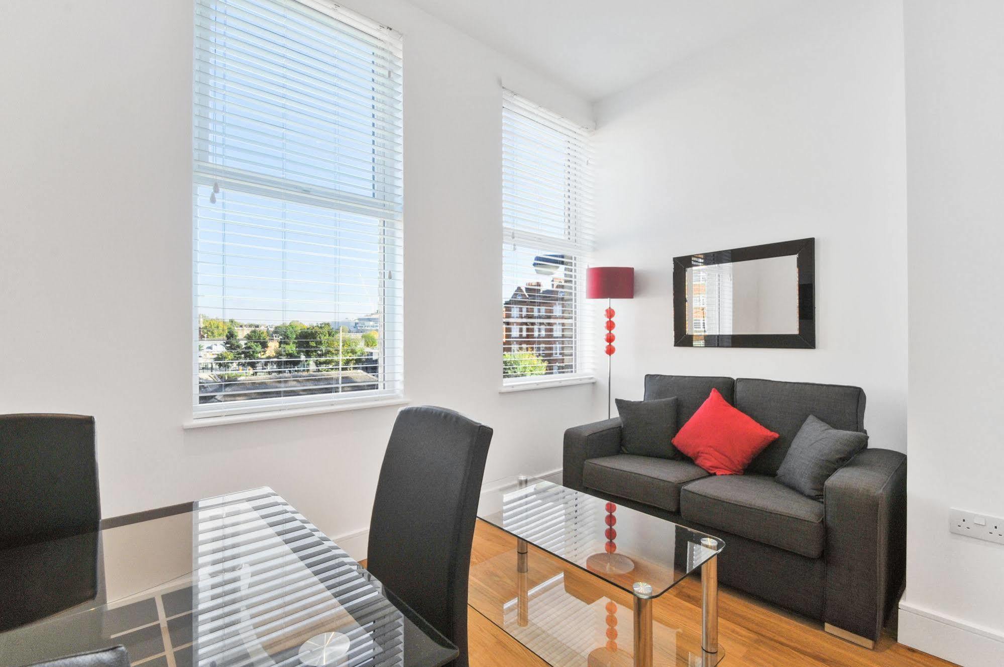 Апартаменты Access West Kensington Лондон Экстерьер фото
